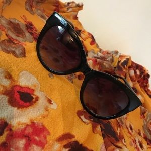 NWOT black cat-eye sunglasses